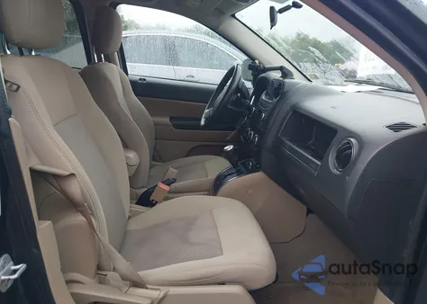 2010 Jeep Compass Sport z USA, uszkodzony, nr VIN 1J4NT4FBXAD581475